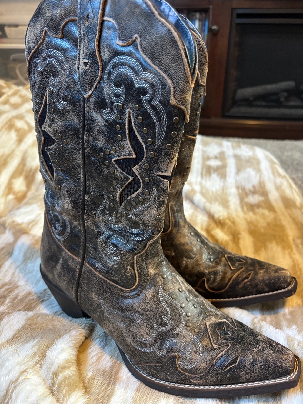 LAREDO WOMEN'S LUCRETIA STUDDED SNAKE INLAY WESTERN BOOTS - SNIP TOE